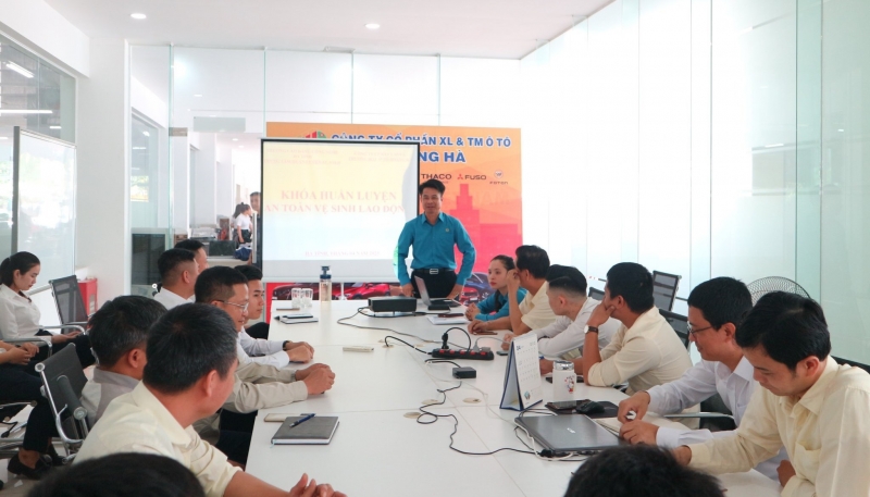 CĐCS Công ty Cổ phần xây lắp và thương mại ô tô Hoàng Hà phối hợp khám sức khỏe định kỳ cho người lao động